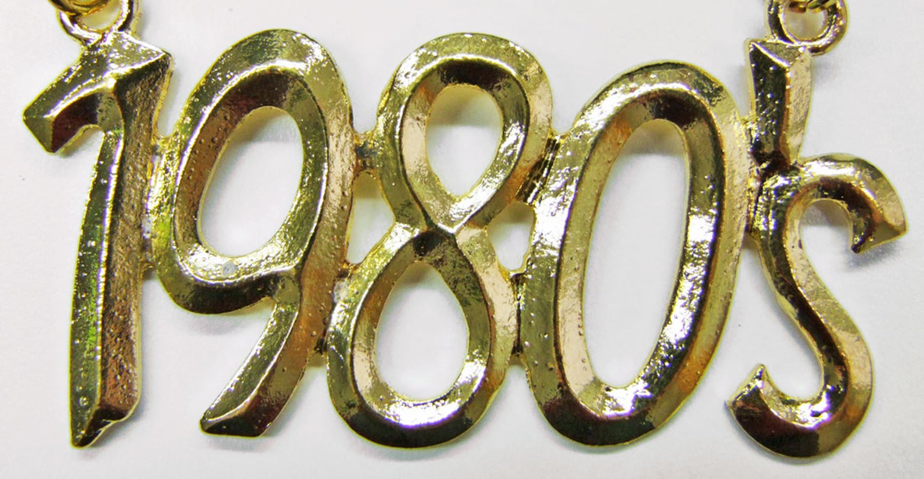 Goldene Halskette mit Jahreszahl 1980