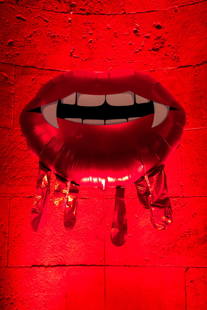 Shape Folienballon "Blutige Lippen" | 92 x 60 cm