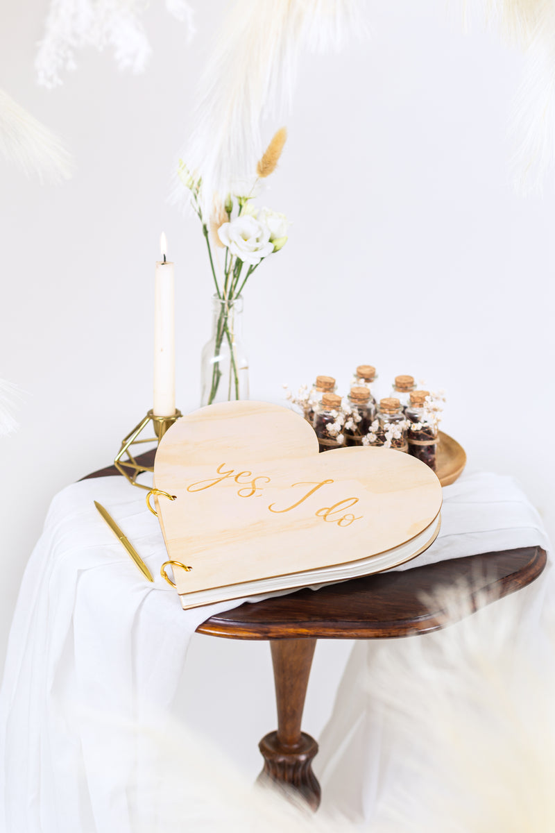 Gästebuch aus Holz "Yes, I do" | Herzform 26,5×25cm