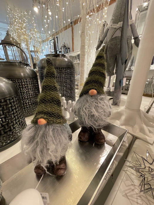 Riffelmacher Deko Wichtel mit Strickmütze | Grün & Grau | Polyresin Figur 11,5×10×19 cm | Weihnachtsdeko mit langem Bart | 10496