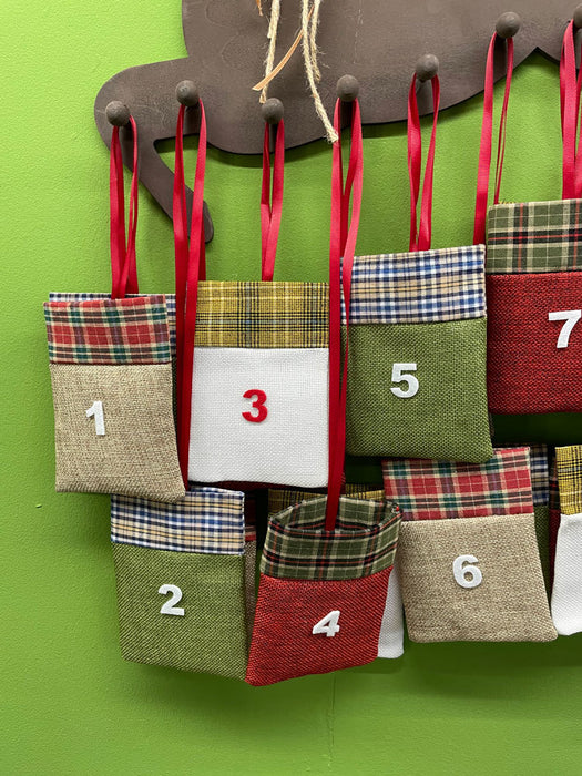 Riffelmacher Adventskalender Hirsch mit 24 Säckchen zum Befüllen 19608 | 70 x 75cm