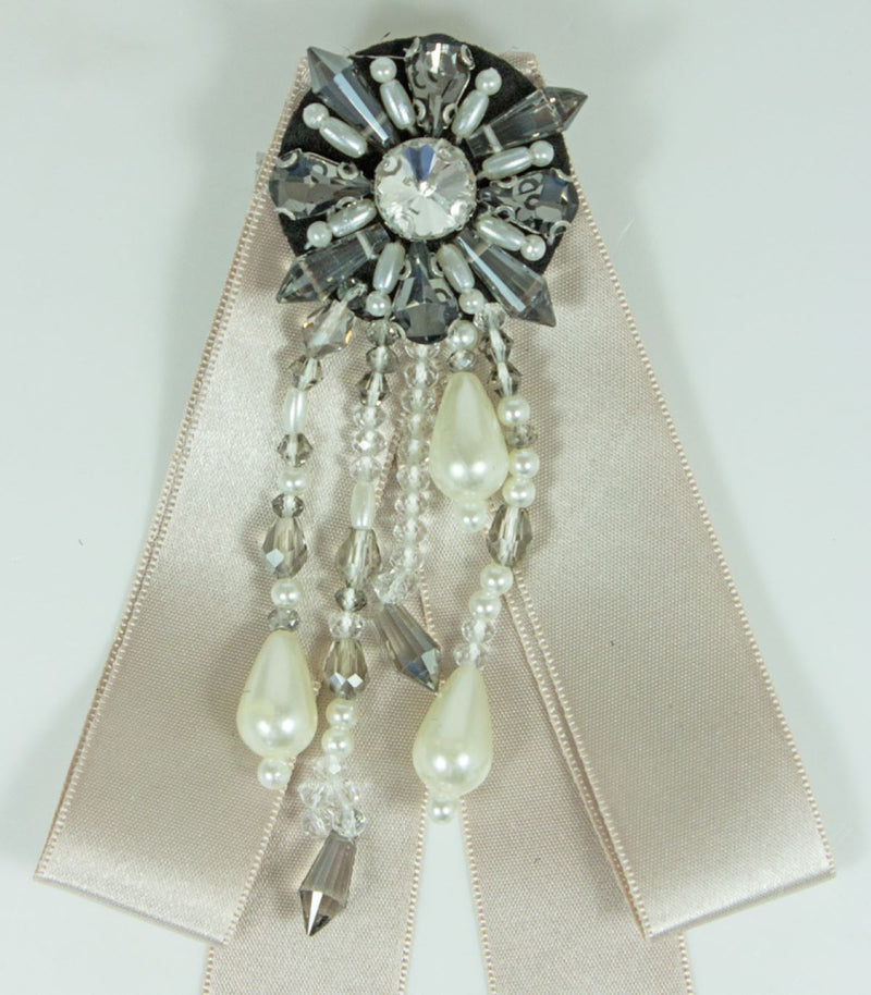 Brosche Barock Schleife mit Schmuckstein und Perlenketten - Natur