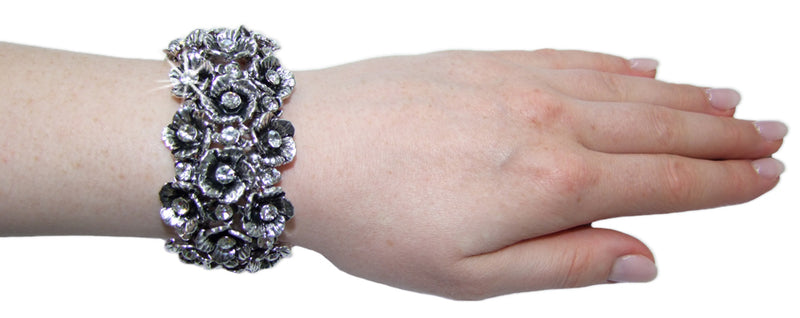 Armband mit Blüten und Strass