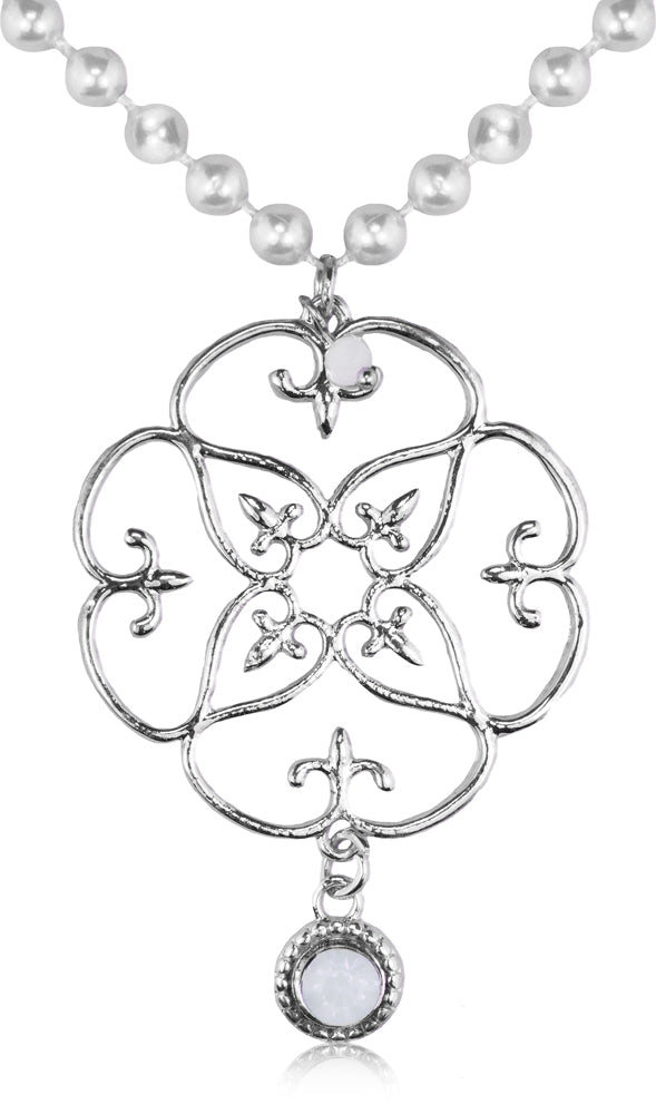 Lange Perlenkette mit silbernem Ornament