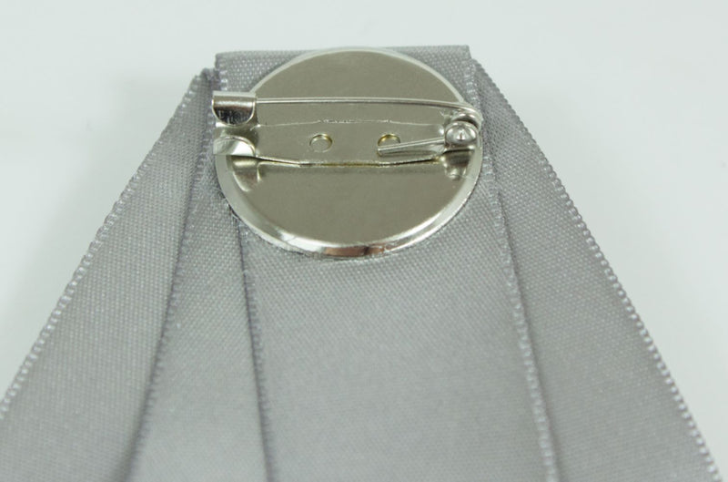 Brosche Barock Schleife mit Schmuckstein und Perlenketten - Grau