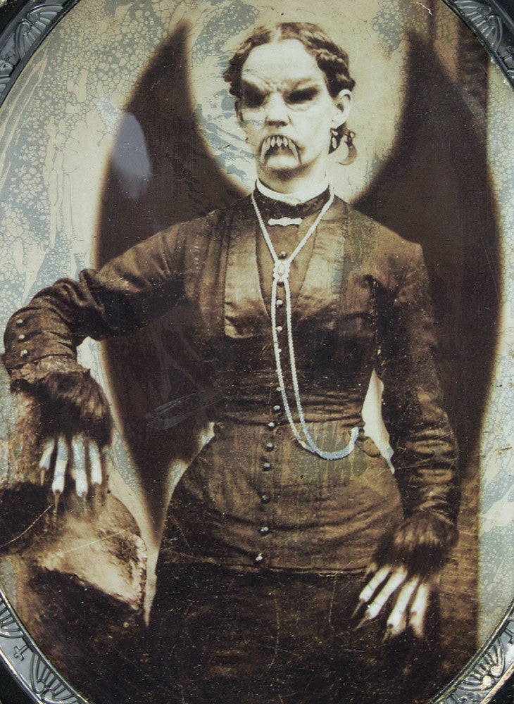 Halloween Party Dekoration | Gruseliges Effektbild Wandbild mit Leuchtaugen und Sound |  Damen Portr